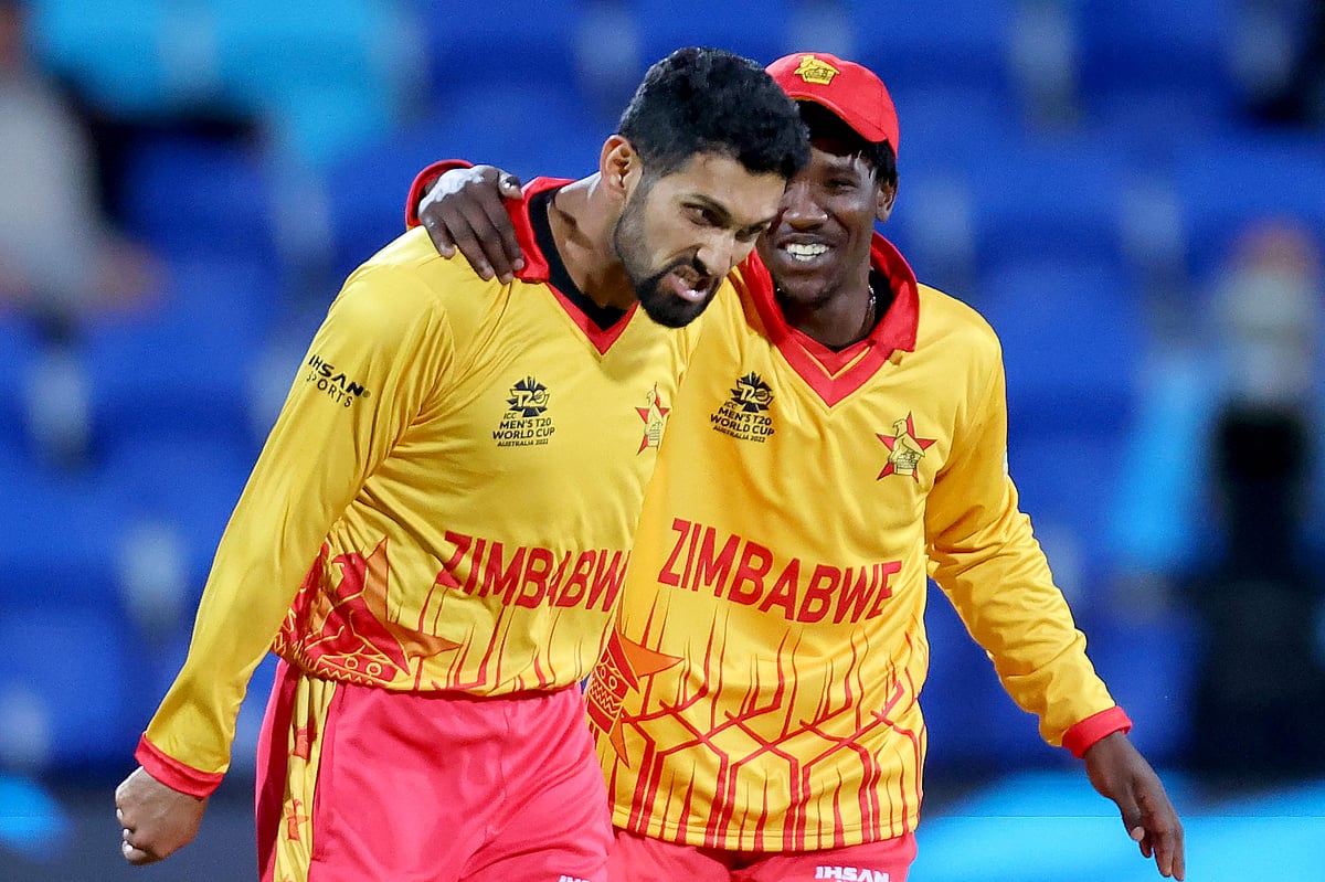 জিম্বাবুয়েরটি-টোয়েন্টি অধিনায়ক সিকান্দার রাজা (বাঁয়ে)