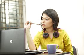 ঈদের ছুটিতেও কি তাড়া করছে অফিসের ক্লান্তি? জেনে নিন বার্নআউট কাটানোর উপায়