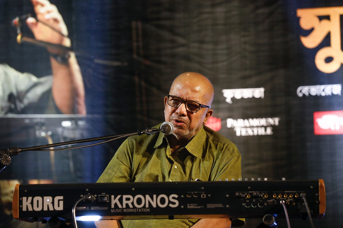 মঞ্চে কবীর সুমন