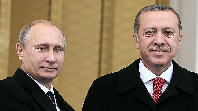 ইউক্রেনের সঙ্গে শান্তি চুক্তির জন্য পুতিনের সঙ্গে বেশ কয়েকবার কথা বলেছেন তুরস্কের প্রেসিডেন্ট রিসেপ তাইয়েপ এরদোয়ান