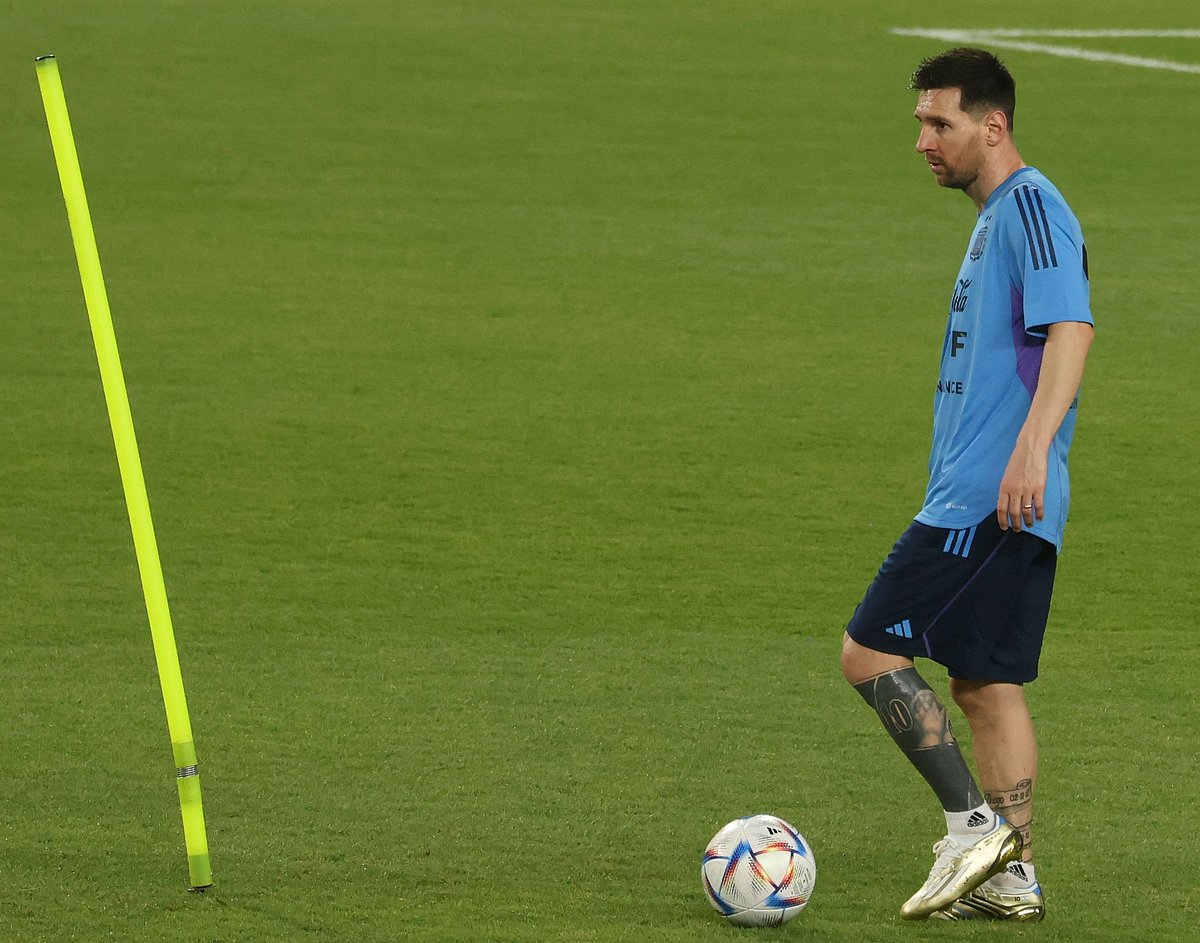 বিশ্বকাপের আগে মেসি এখন কাতারের খুব কাছে, আবুধাবিতে