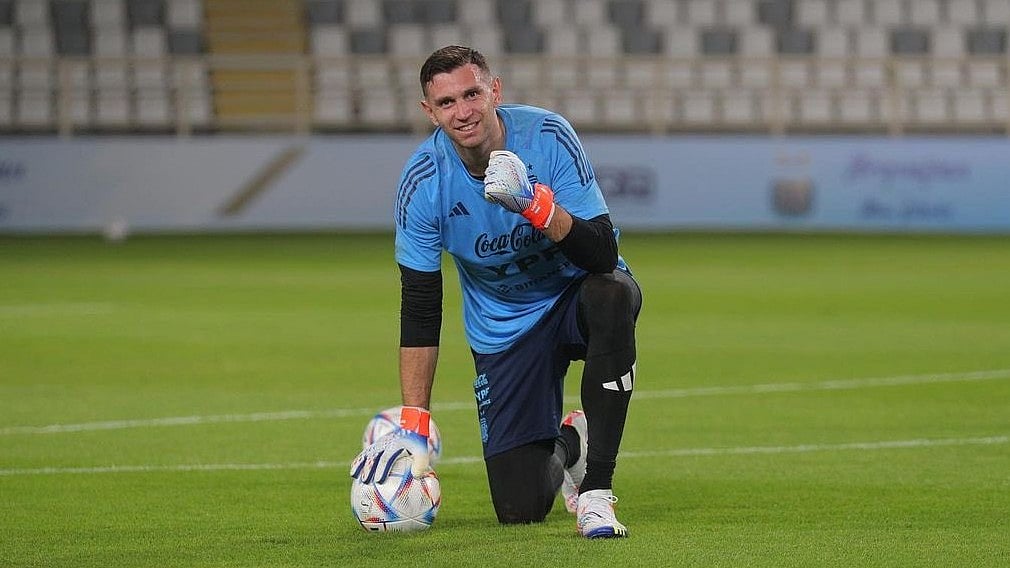 আর্জেন্টিনার গোলকিপার এমিলিয়ানো মার্তিনেজ