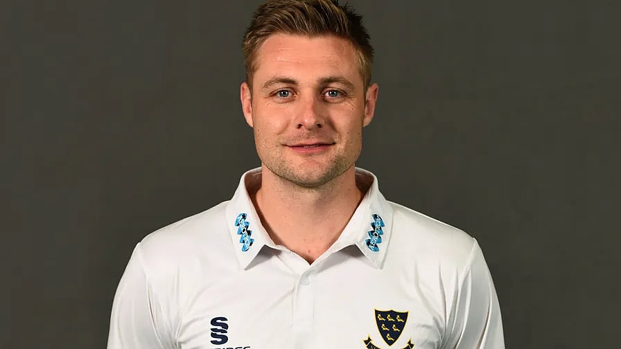 ইংল্যান্ডের ছেলেদের দলের নির্বাচকের দায়িত্ব নিয়েছেন লুক রাইট