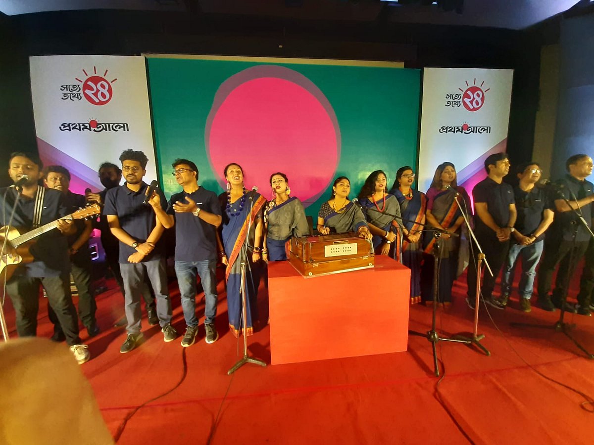 প্রথম আলোর ২৪তম প্রতিষ্ঠাবার্ষিকীর কর্মী উৎসব জাতীয় সংগীত পরিবেশনার মধ্য দিয়ে শুরু হয়েছে