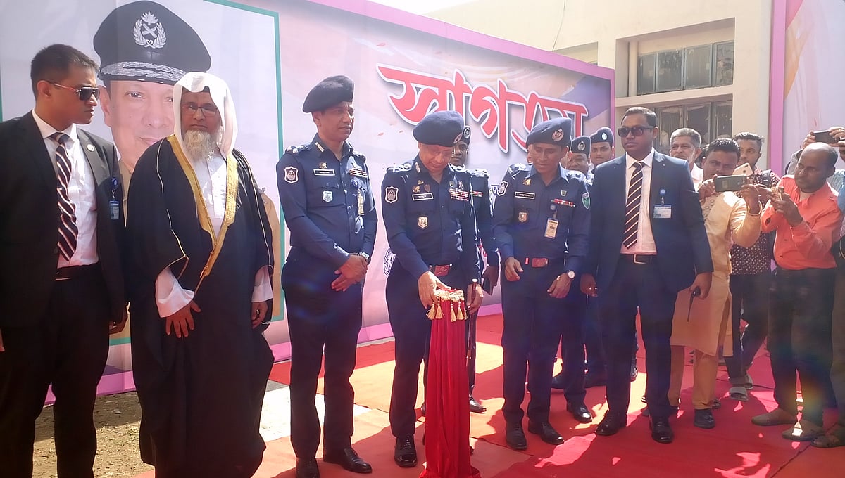 সুনামগঞ্জ সদর মডেল থানা কমপ্লেক্সে পুলিশ মল এবং সুনামগঞ্জ পুলিশ লাইনসে ক্রীড়া কমপ্লেক্স উদ্বোধন করেন আইজিপি
