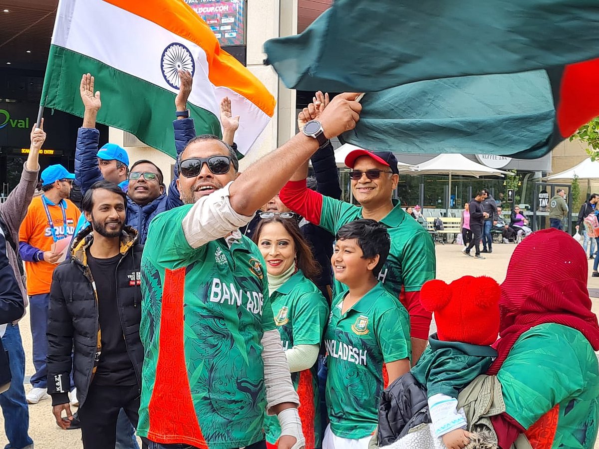 অ্যাডিলেড ওভালের পাশে উৎসবের মেজাজে বাংলাদেশের সমর্থকেরা