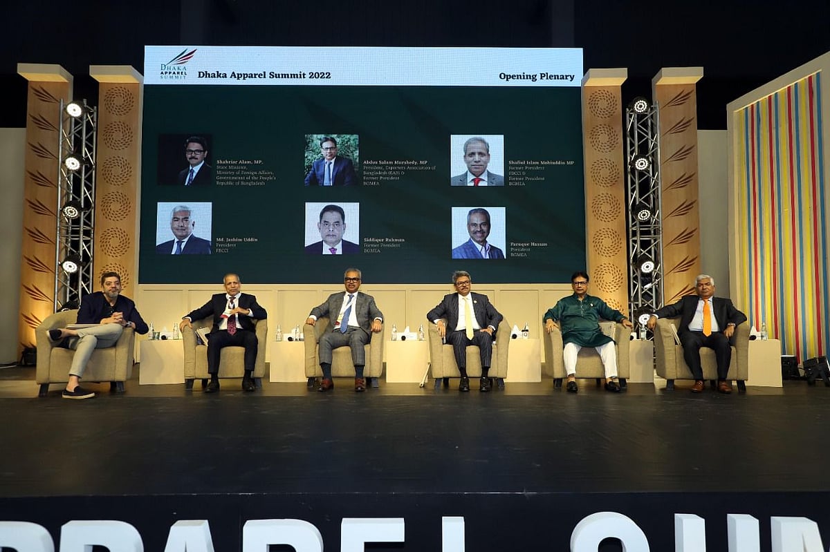 ঢাকা অ্যাপারেল সামিটে উদ্বোধনী অধিবেশন। আজ মঙ্গলবার রাজধানীর ইন্টারন্যাশনাল কনভেনশন সিটি বসুন্ধরায়