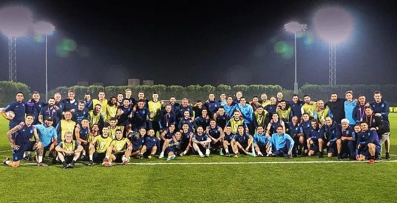 ফাইনালের আগে শেষ অনুশীলন সেশনের পর এভাবেই ফ্রেমবন্দী হয়েছে আর্জেন্টিনা দল