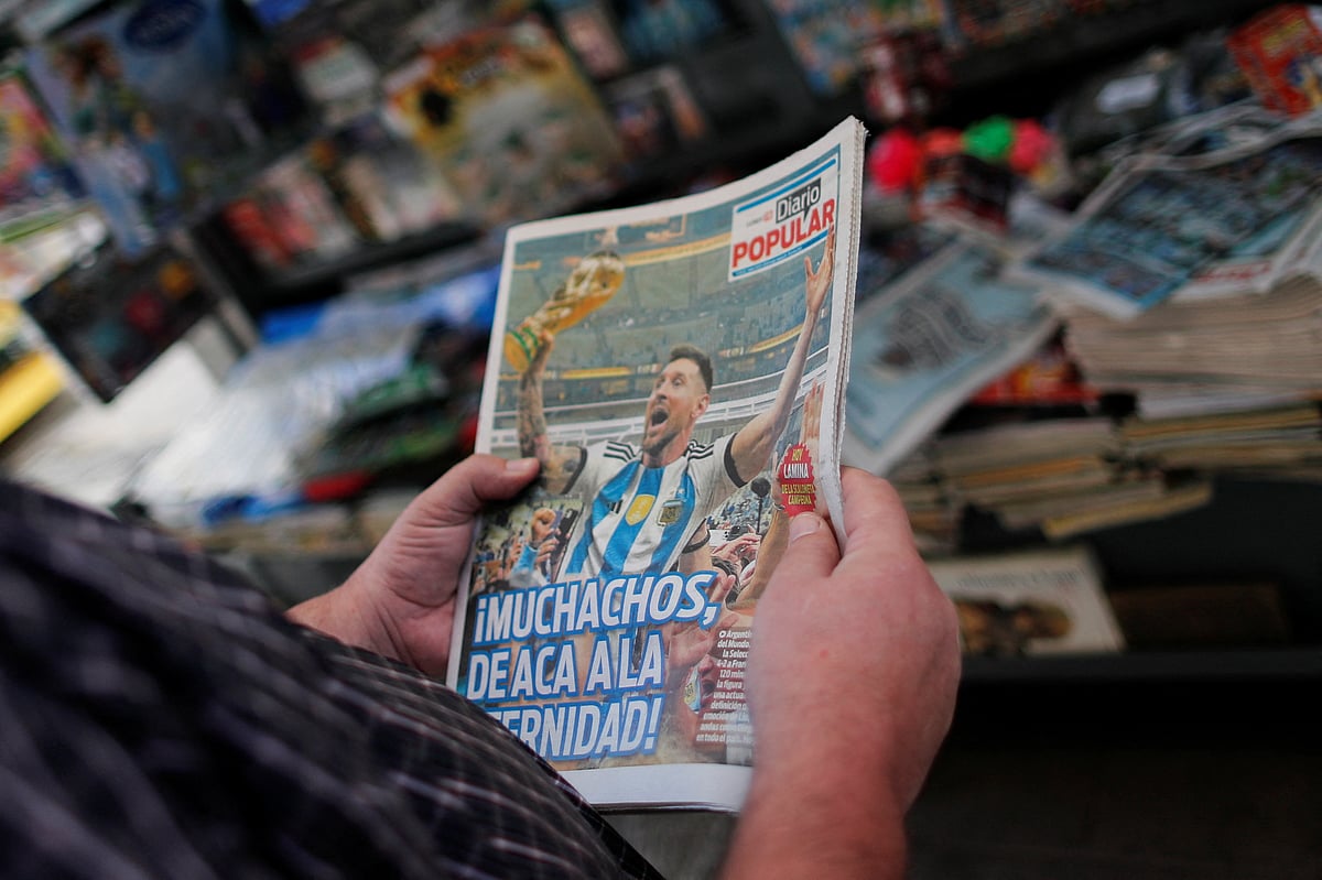 বিশ্বের সব দৈনিকের আজ প্রধান খবর ছিল মেসিদের বিশ্বকাপ জয়