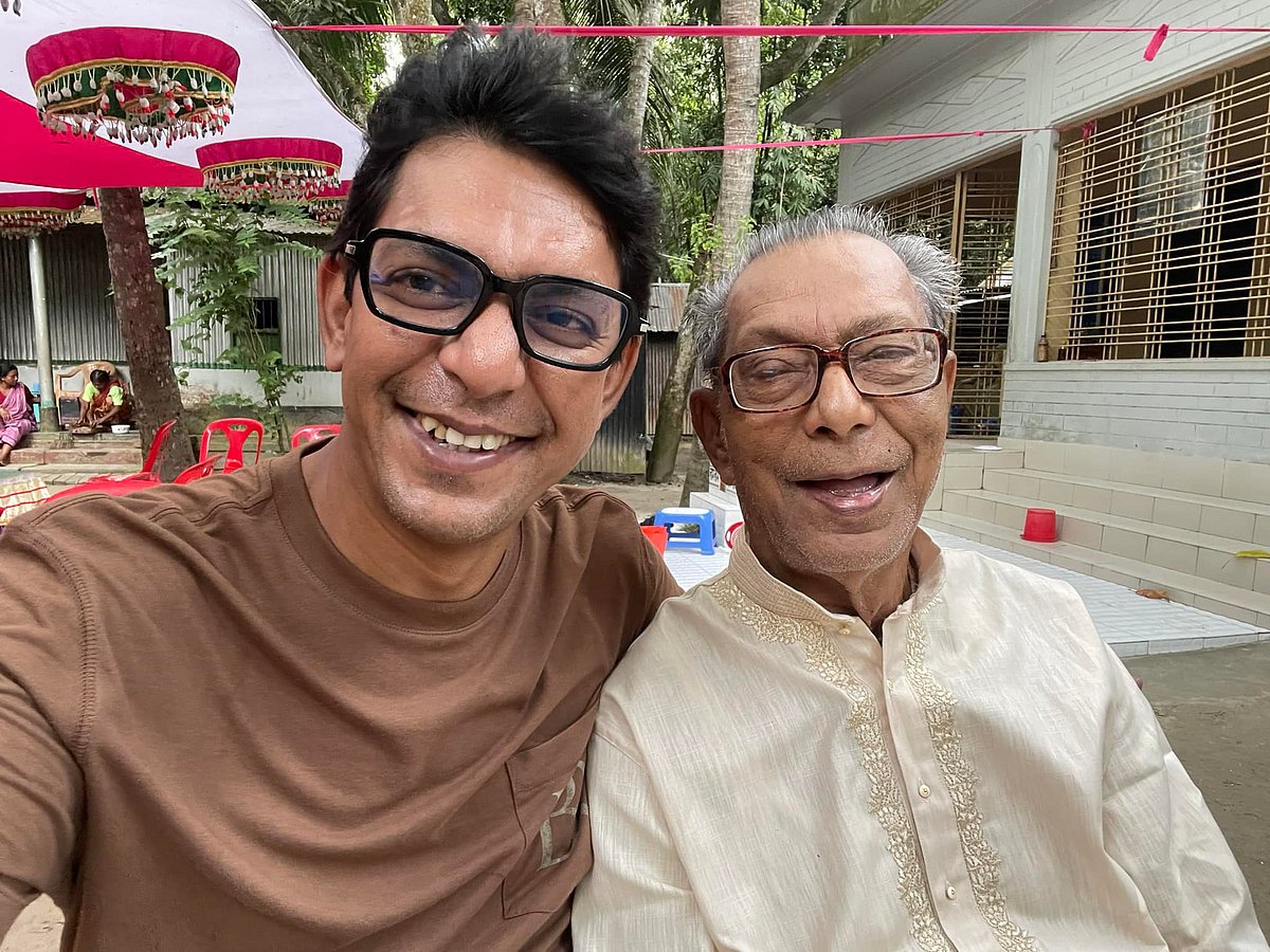 বাবার সঙ্গে চঞ্চল চৌধুরী