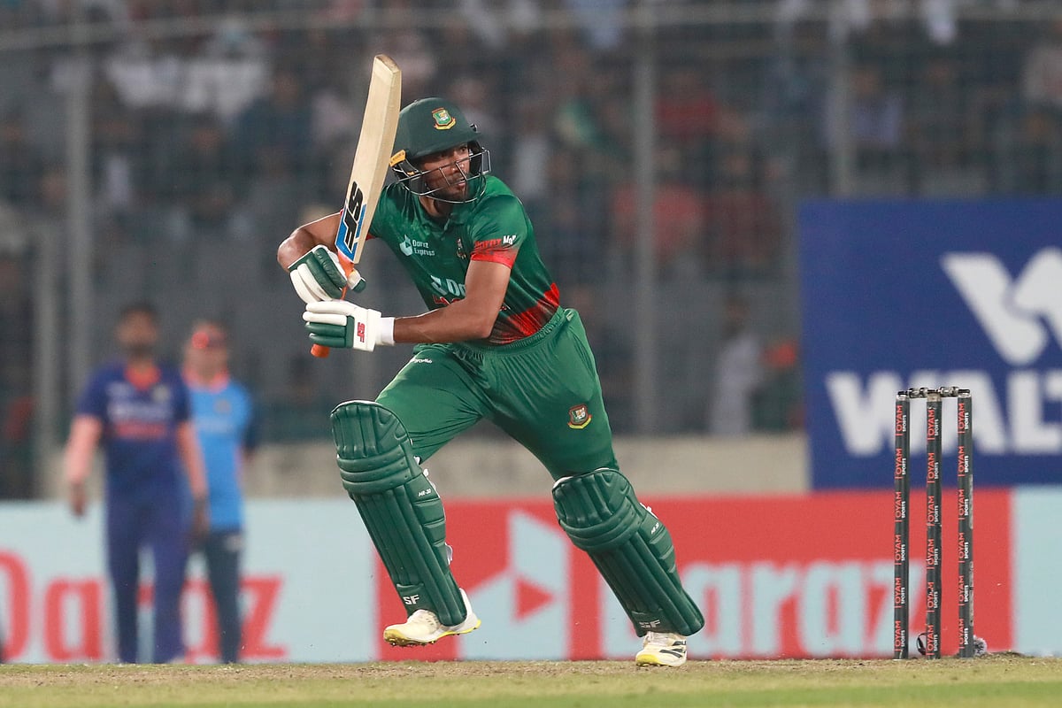 বাউন্ডারির খেঁজে মাহমুদউল্লাহ