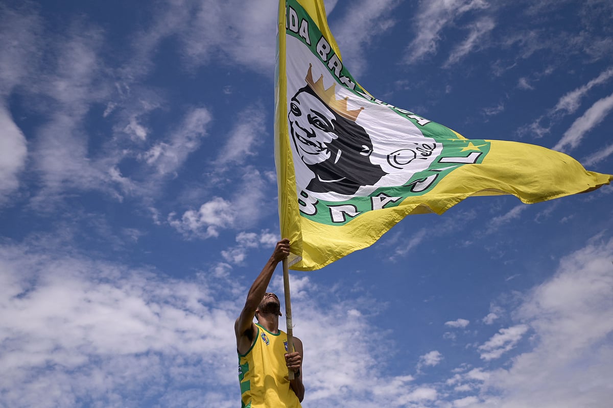 পেলের শেষকৃত্যে থাকলেন না নেইমার, রোনালদো, কাফুরা !