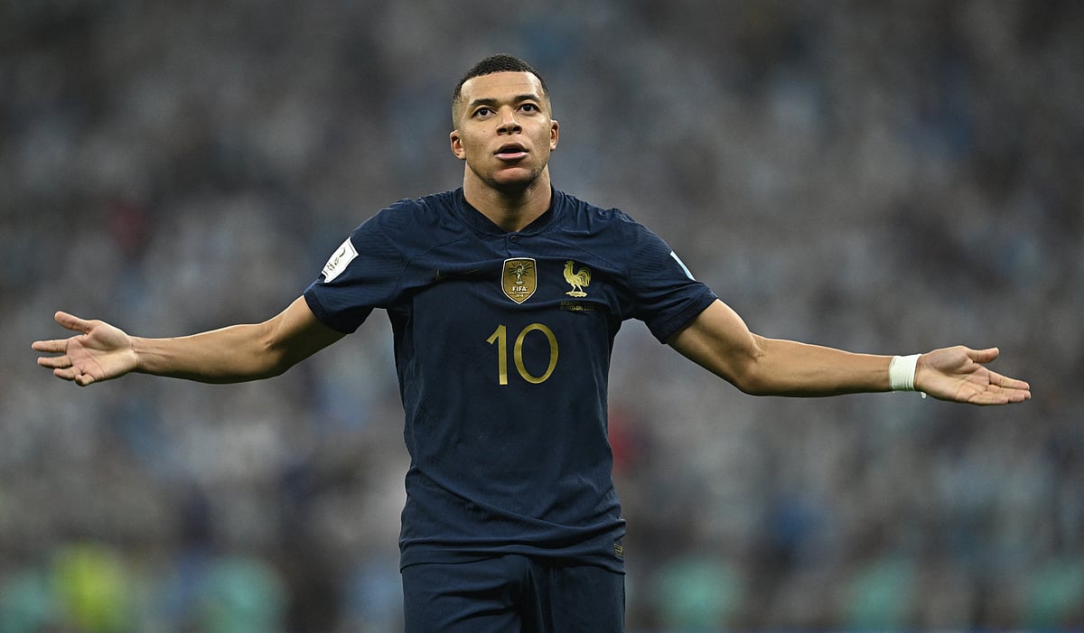 এমবাপ্পের উদ্‌যাপন। জোড়া গোলের পর