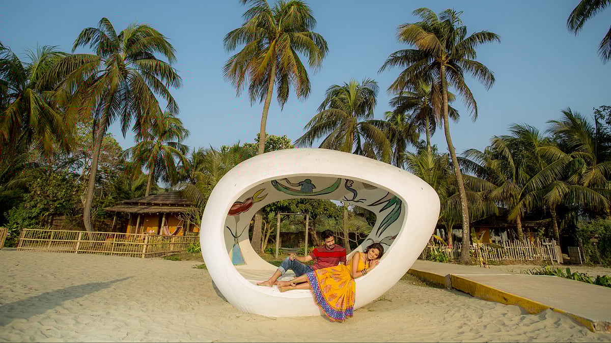 একঘেয়ে জীবনে ক্লান্ত নগরবাসী হাওয়া বদলের জন্য এখন রিসোর্টকেন্দ্রিক ভ্রমণে যান