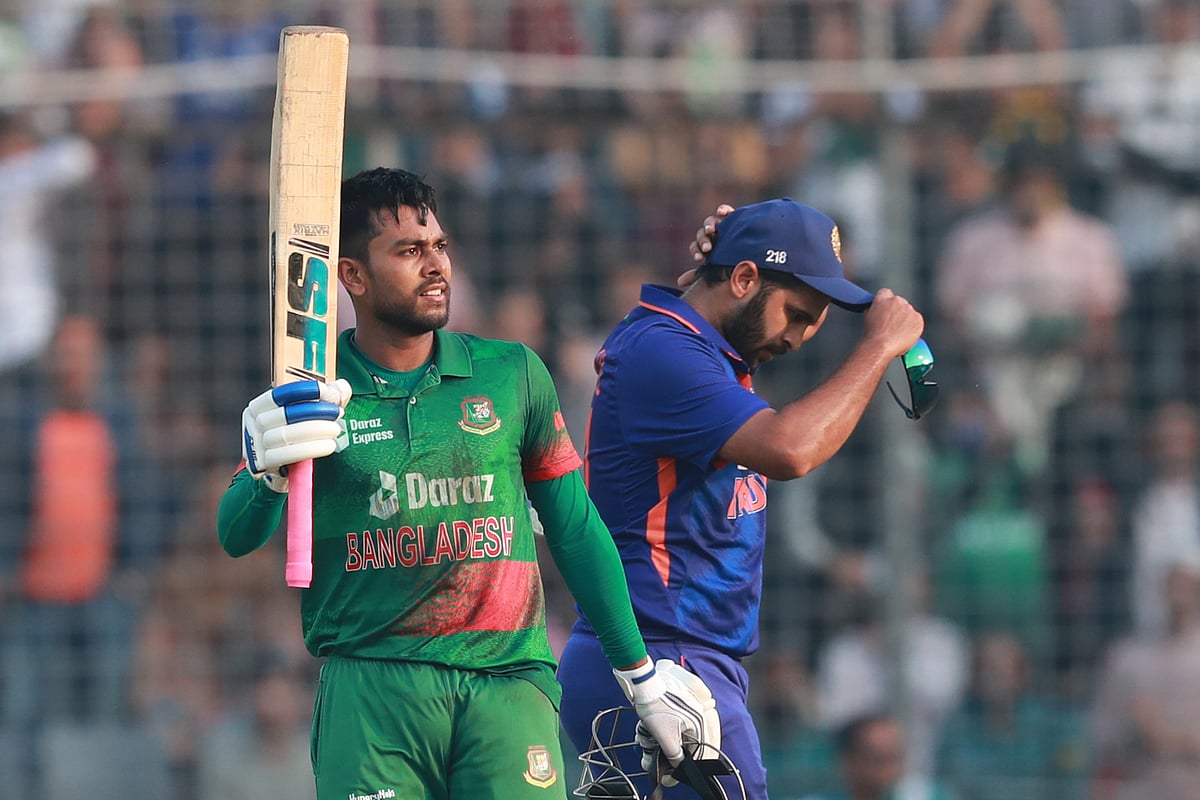 আটে নেমে সেঞ্চুরি করেছেন মিরাজ