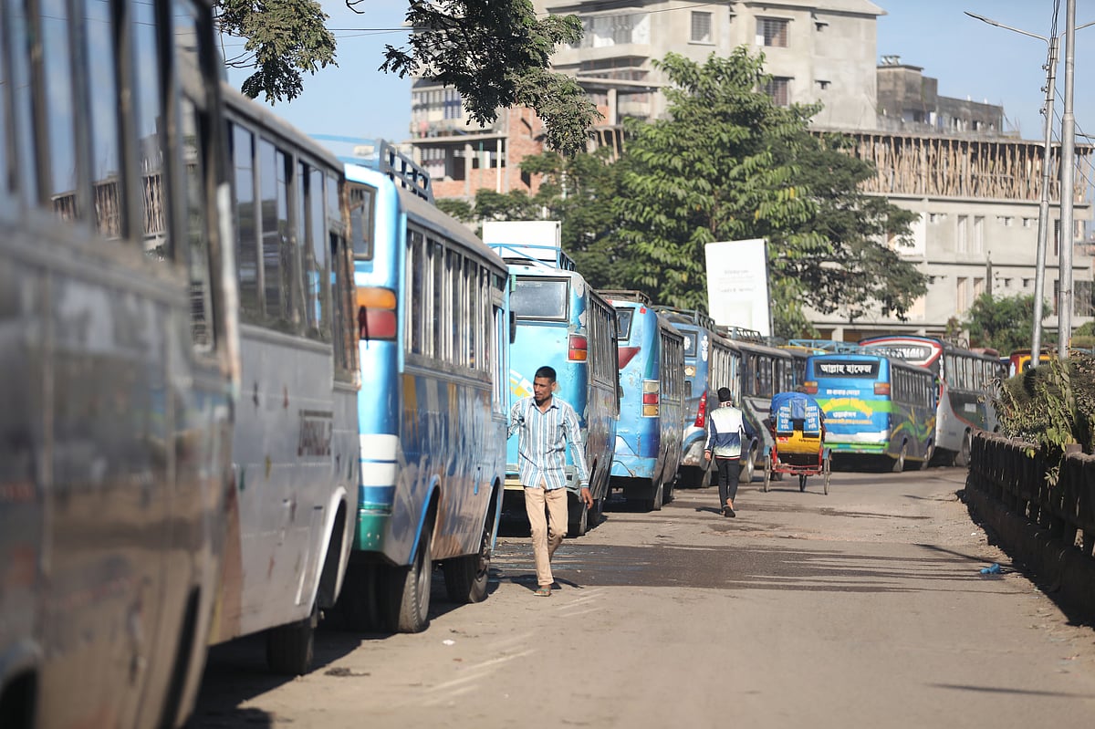 ১০ ডিসেম্বর ঢাকায় বিএনপির সমাবেশ। সমাবেশকে কেন্দ্র করে রাজধানীতে বিএনপির নেতা-কর্মীদের সঙ্গে পুলিশের সংঘর্ষের ঘটনা ঘটে। এরপর সিলেট বাস টার্মিনালে ঢাকাগামী যাত্রীর চাপ কমেছে। সিলেটের কদমতলি কেন্দ্রীয় বাস টার্মিনালে