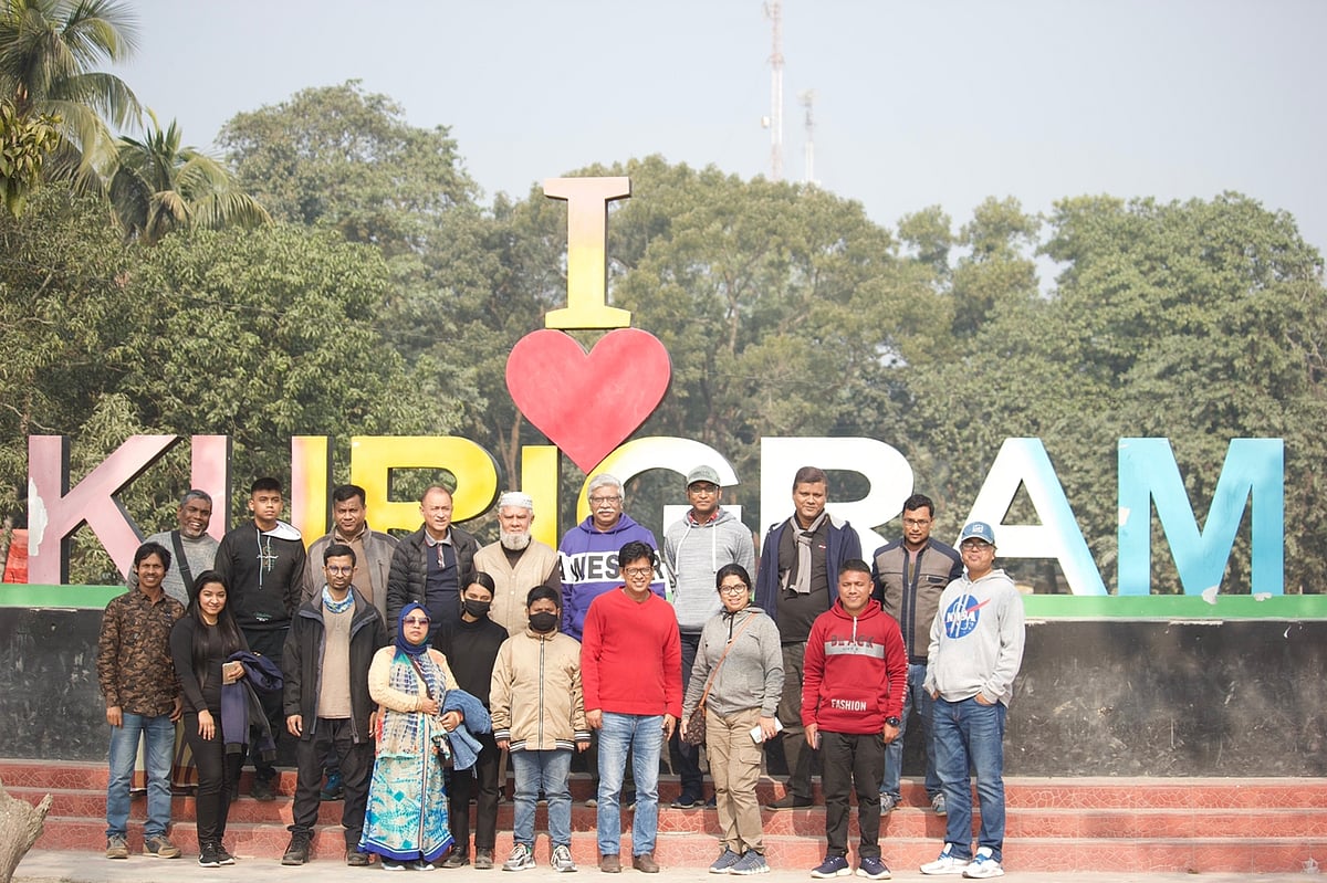 সূর্যোৎসবে আসা বাংলাদেশ অ্যাস্ট্রোনমিক্যাল অ্যাসোসিয়েশনের সদস্যরা কুড়িগ্রাম শহরে উত্তরবঙ্গ জাদুঘর ঘুরে দেখেন