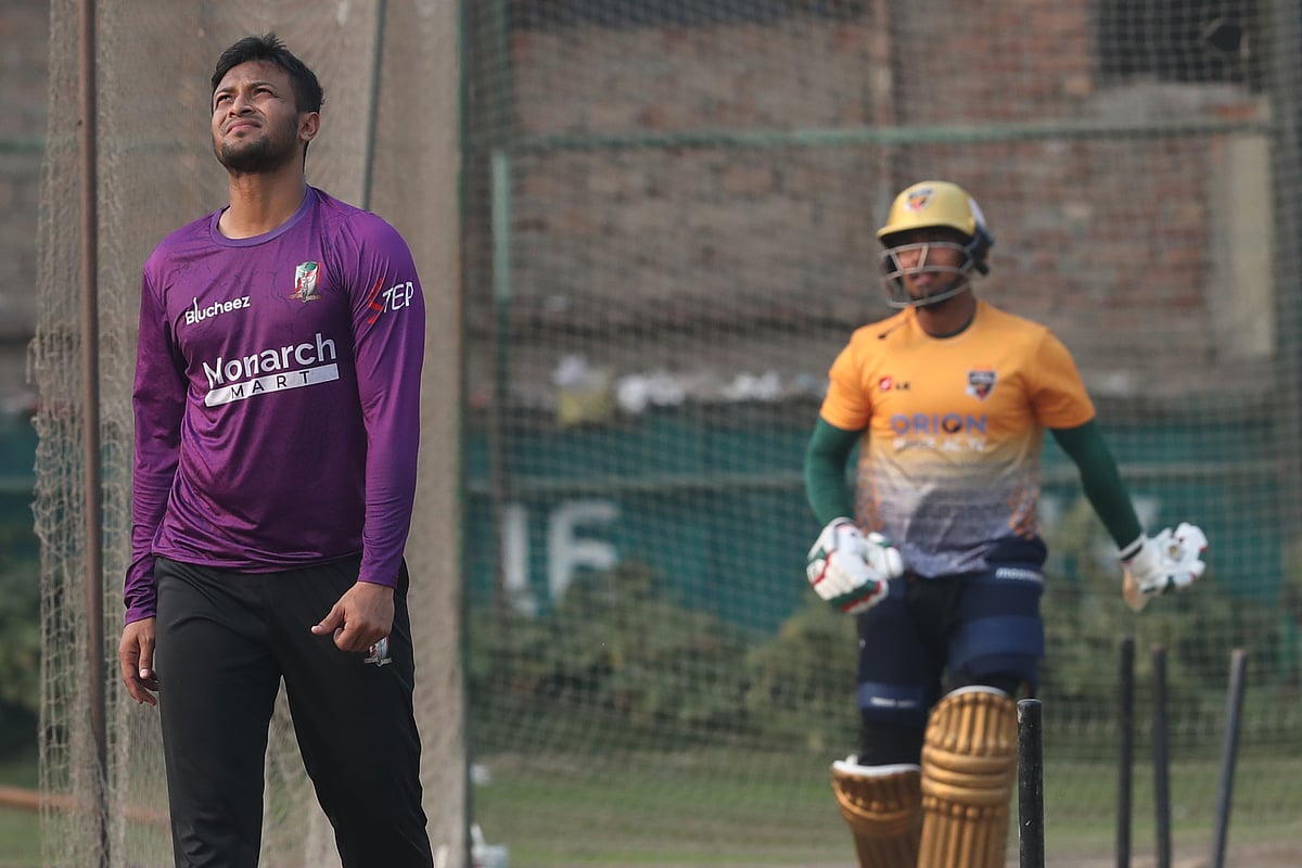 একাডেমি মাঠে অনুশীলন চলছিল কুমিল্লা ভিক্টোরিয়ানস ও ফরচুন বরিশালের