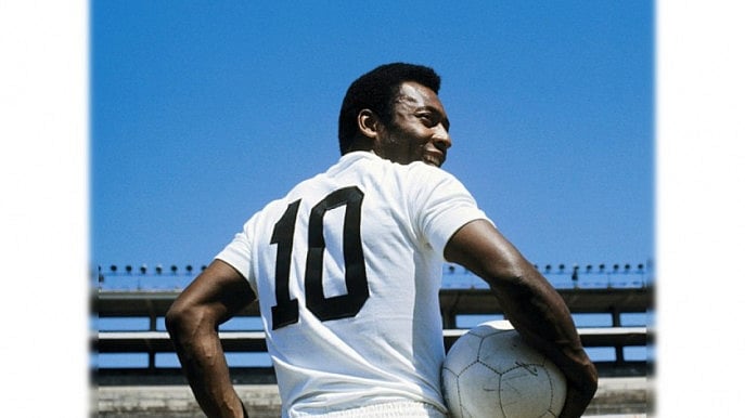 সান্তোসে ১০ নম্বর জার্সি পরে খেলতেন পেলে