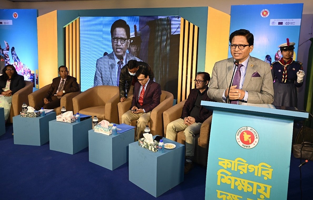 রাজশাহী মহিলা পলিটেকনিক ইনস্টিটিউটে সচেতনতা কার্যক্রমে বক্তব্য দেন রাজশাহীর বিভাগীয় কমিশনার জি এস এম জাফরউল্লাহ্