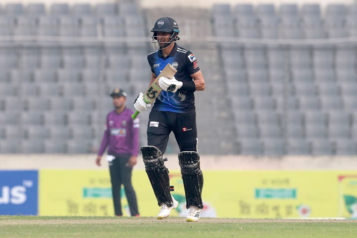 রংপুরকে জয় এনে দিলেন শোয়েব মালিক