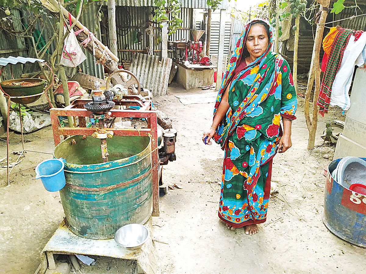 সিরাজগঞ্জের শাহজাদপুরের মনোয়ারা বেগম। উপজেলার গারাদহ ইউনিয়নের গারাদহ দক্ষিণ পাড়া গ্রামে তাঁর বাড়িতে