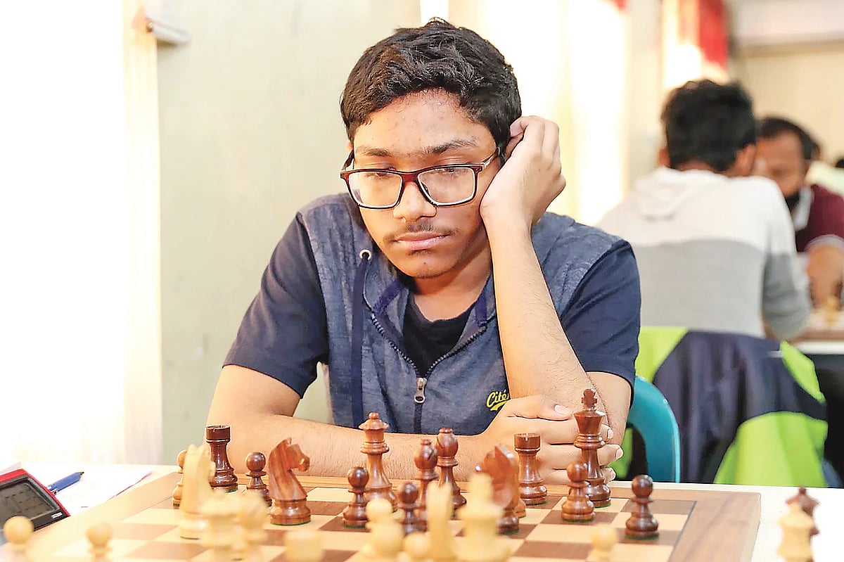 ২০১৯ সালের মার্চে আইএম হওয়ার পর ফাহাদ গ্র্যান্ডমাস্টার টুর্নামেন্ট খেলেছেন ছয়টি