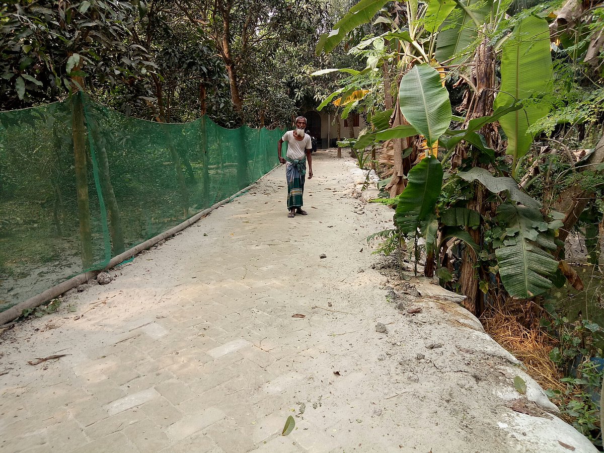 বিলগজারিয়া এলাকায় পাকা রাস্তা থেকে জাহিদ মুন্সির বাড়ির পর্যন্ত এই রাস্তাটি ব্যক্তিগত ব্যবহারের জন্য করা হয়েছে। সম্প্রতি ফরিদপুর সদর উপজেলার আলিয়াবাদ ইউনিয়নের ২নং ওয়ার্ডে