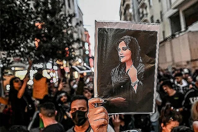 পুলিশি হেফাজতে গত সেপ্টেম্বরে কুর্দি তরুণী মাসা আমিনির মৃত্যুর পর ইরানে বিক্ষোভ শুরু হয়