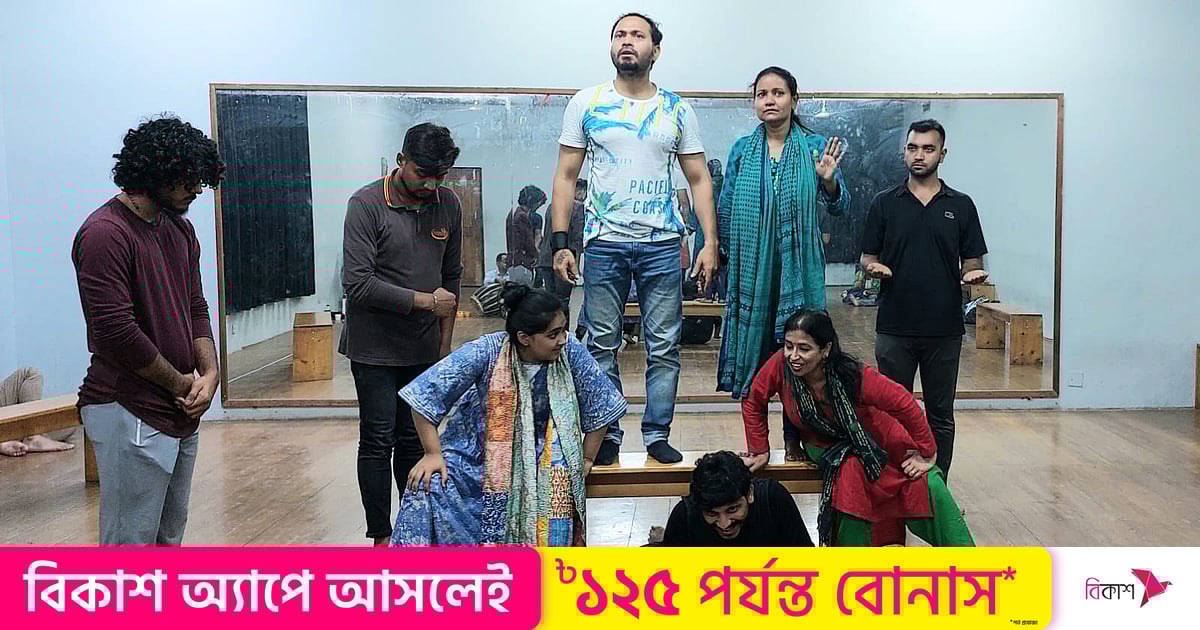 Eshagida dumbasi bor ayol (porno) Video seks porno otasi qizining xonasiga kirdi