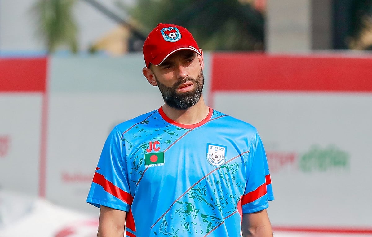 জাতীয় ফুটবল দলের প্রধান কোচ হাভিয়ের কাবরেরা