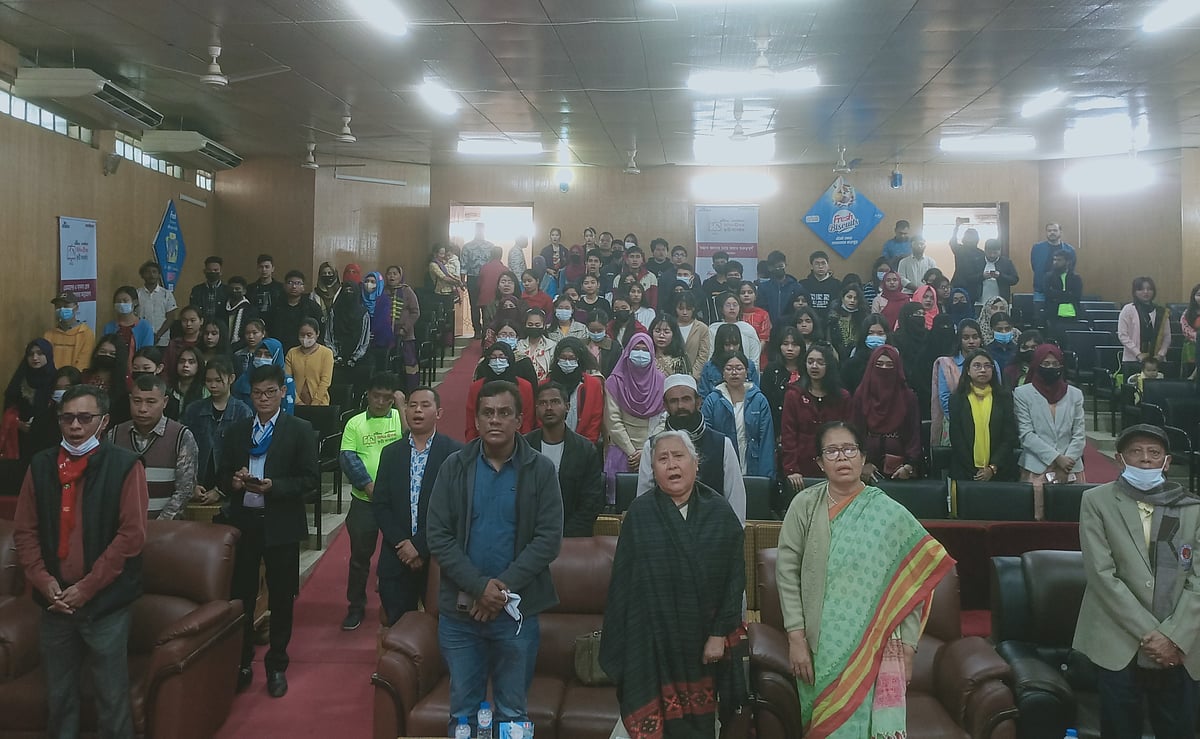 শিখো-প্রথম আলো জিপিএ-৫ প্রাপ্ত কৃতী সংবর্ধনার মূল অনুষ্ঠান শুরু হয় জাতীয় সংগীত পরিবেশনের মাধ্যমে। আজ রোববার সকালে রাঙামাটি ক্ষুদ্র নৃগোষ্ঠী সাংস্কৃতিক ইনস্টিটিউট হলে