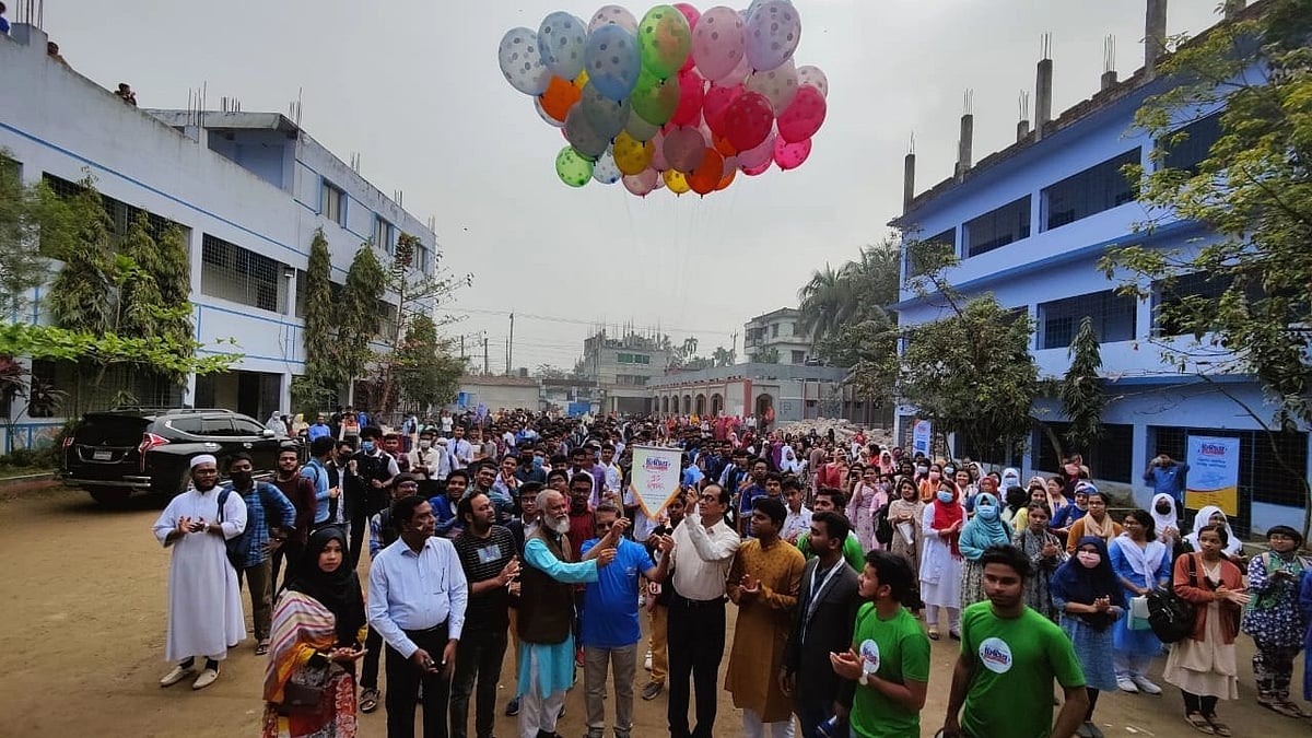 ডাচ্‌-বাংলা ব্যাংক-প্রথম আলোর আয়োজনে এই ফিজিক্স অলিম্পিয়াড অনুষ্ঠিত হচ্ছে ময়মনসিংহের প্রিমিয়ার আইডিয়াল হাইস্কুলে
