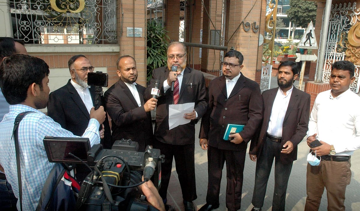 জামায়াতে ইসলামীর ছয় সদস্যের একটি প্রতিনিধি দল আজ বৃহস্পতিবার সকালে ডিএমপি কমিশনারের কার্যালয়ে গিয়ে কর্মসূচির অনুমতি চেয়ে আবেদন জমা দেয়