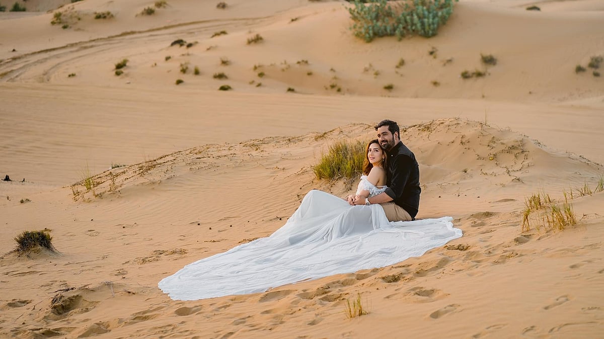 মরুর বুকে আমরা দুজনে