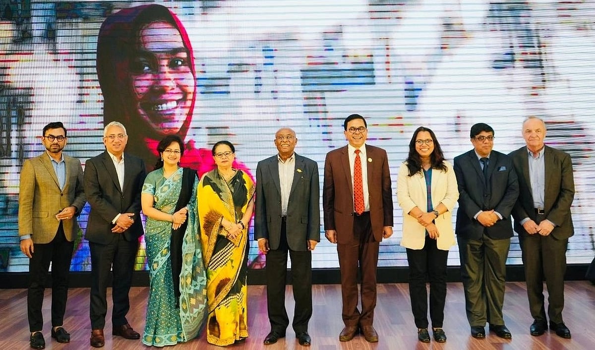 অনুষ্ঠানে উপস্থিত অতিথিরা