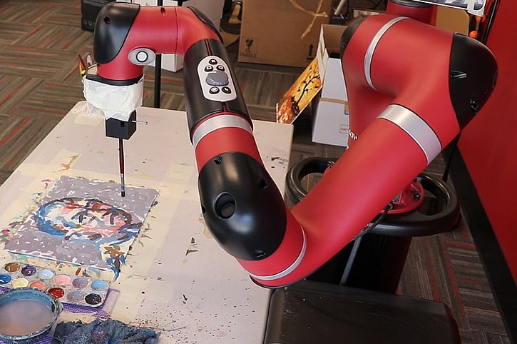 ক্যানভাসে ছবি আঁকছে দ্য ফ্রিডা