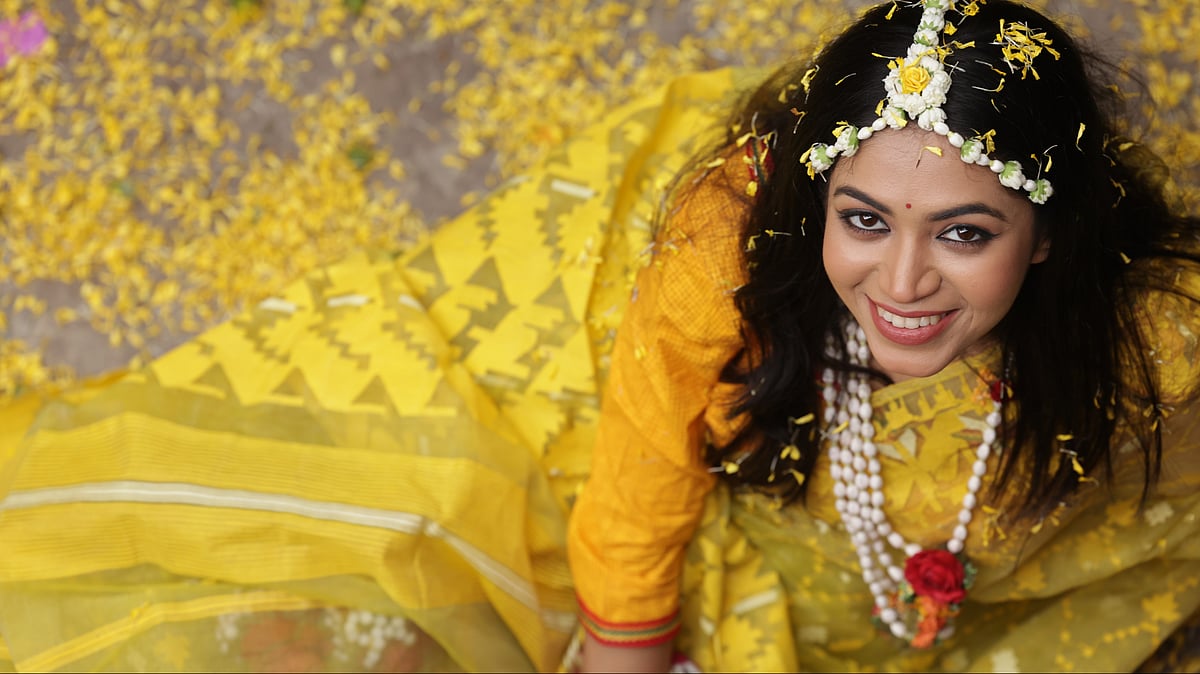 হলুৃদের অনুষঠানে কনে সাজতে পারে এভাবে