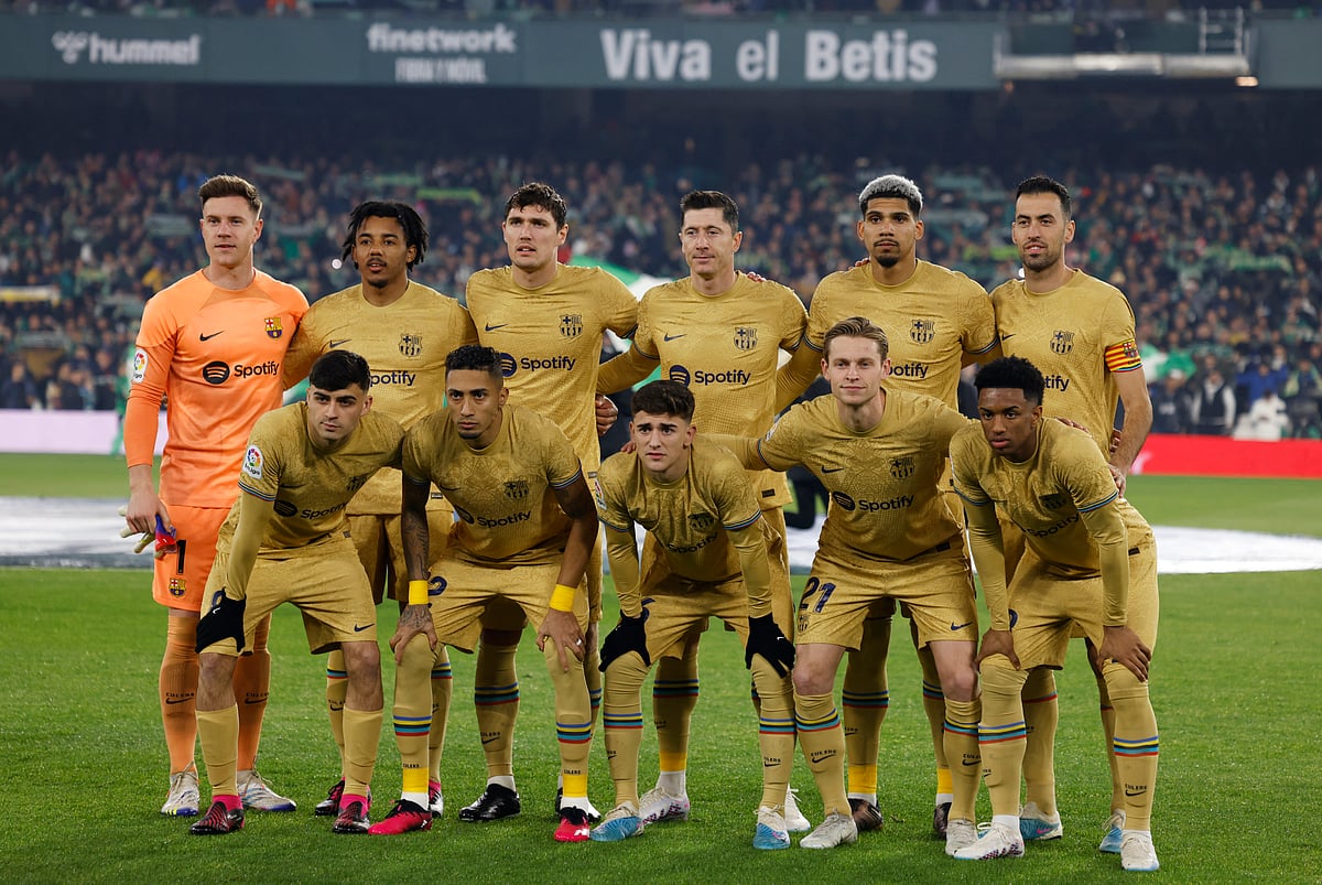 মাঠে ও মাঠের বাইরে উল্টো পরিস্থিতিতে বার্সেলোনা