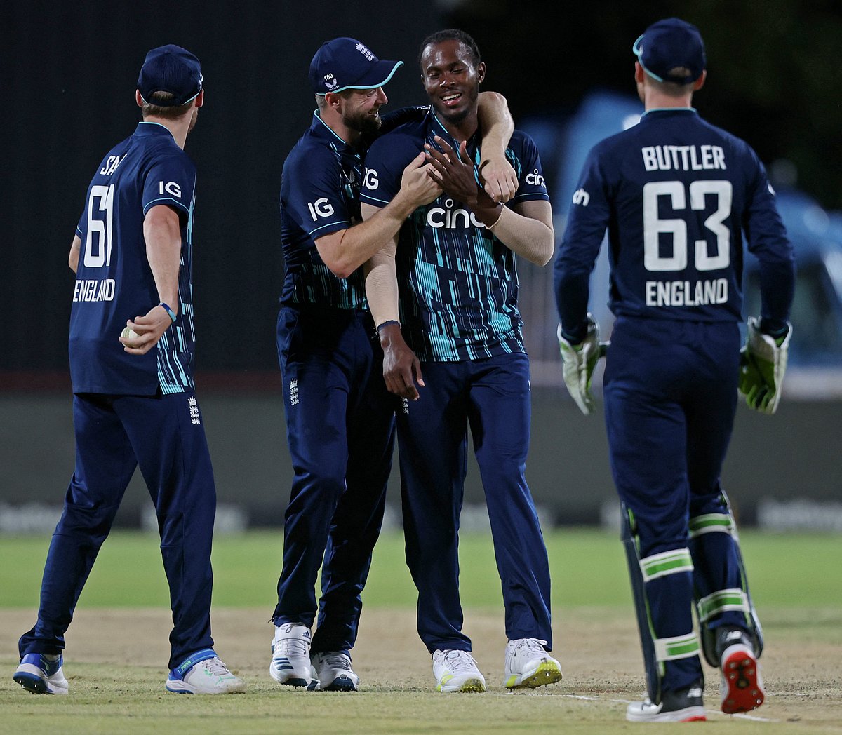 ৪০ রানে ৬ উইকেট নিয়েছেন আর্চার