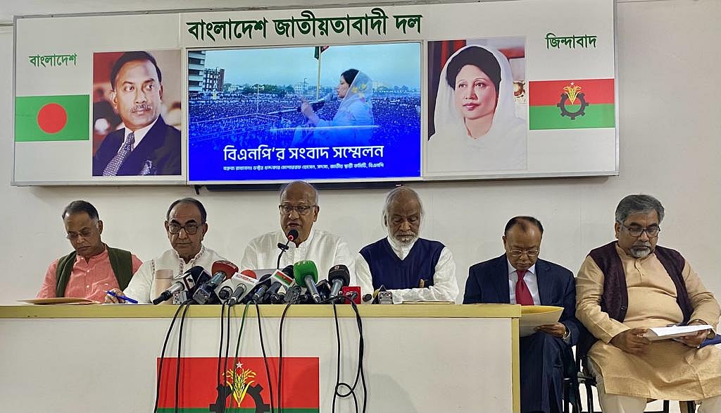 সংবাদ সম্মেলনে বিএনপির স্থায়ী কমিটির সদস্য খন্দকার মোশাররফ হোসেন