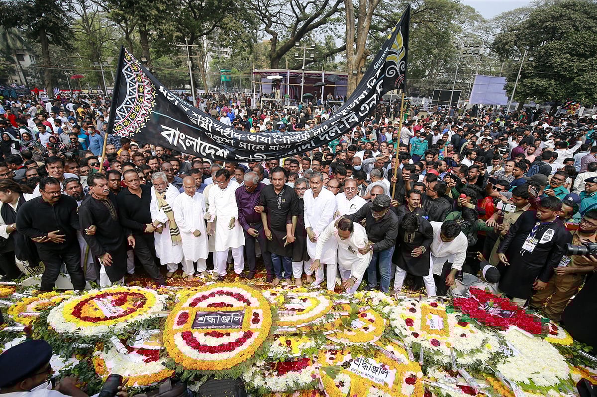 বিএনপির নেতা–কর্মীরা আজ মঙ্গলবার সকালে কেন্দ্রীয় শহীদ মিনারে ভাষাশহীদদের প্রতি শ্রদ্ধা জানান