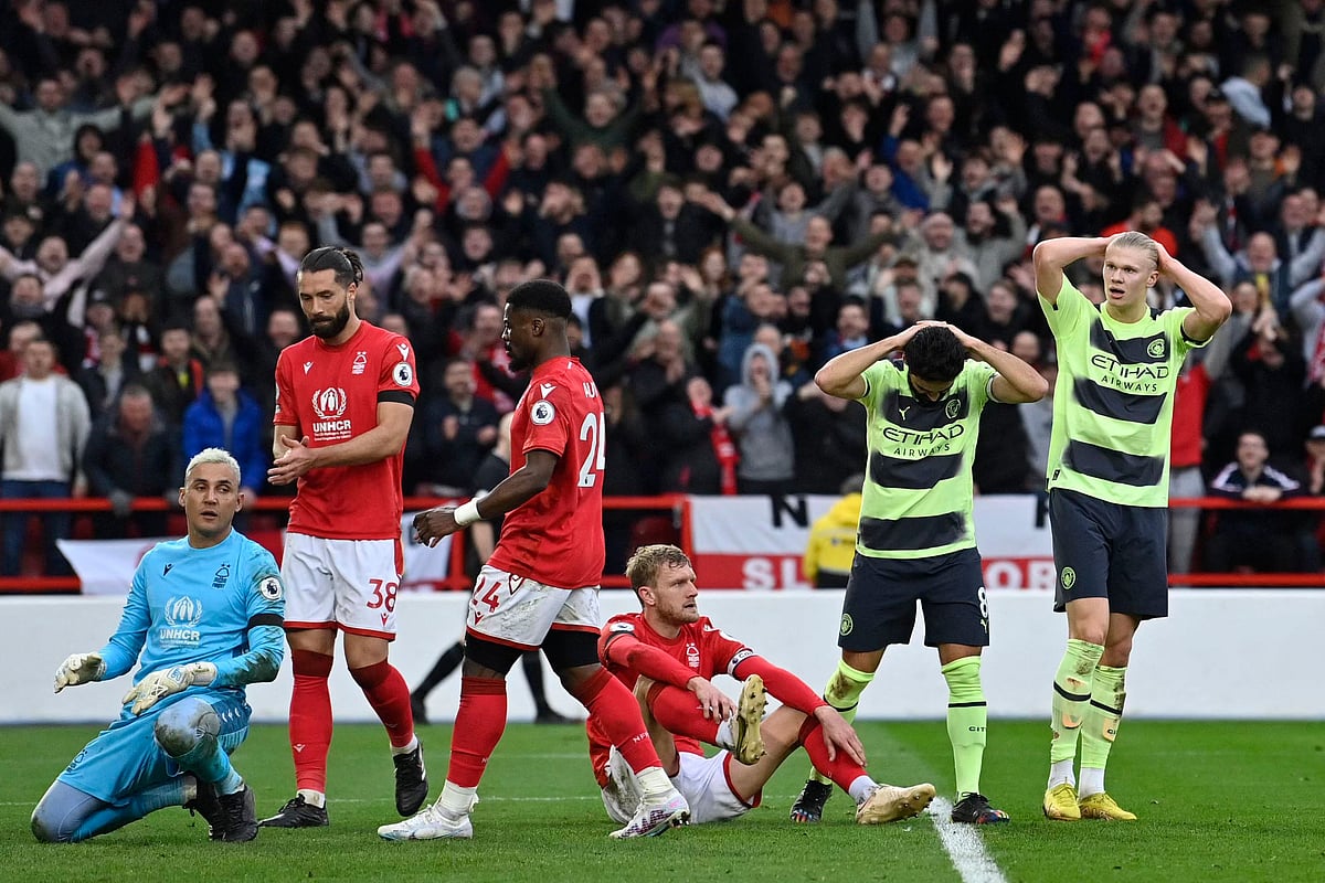 গোল মিস করার পর মাথায় হাত আর্লিং হলান্ডের। ম্যাচ শেষের দৃশ্যটাও ছিল একই রকম