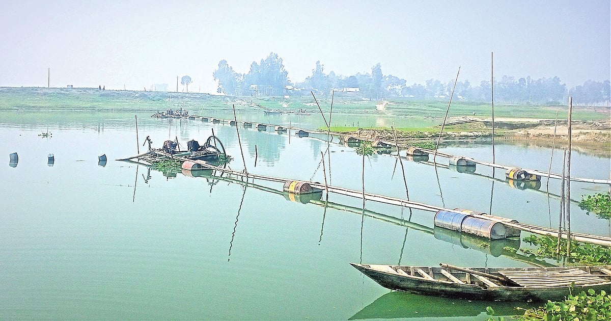 জামালপুরের মেলান্দহ উপজেলার কাটাখালী নদীতে চারটি খননযন্ত্র দিয়ে অবৈধভাবে বালু উত্তোলন করা হচ্ছে। ঘোষেরপাড়া ইউনিয়নের বেলতৈল এলাকায় সম্প্রতি