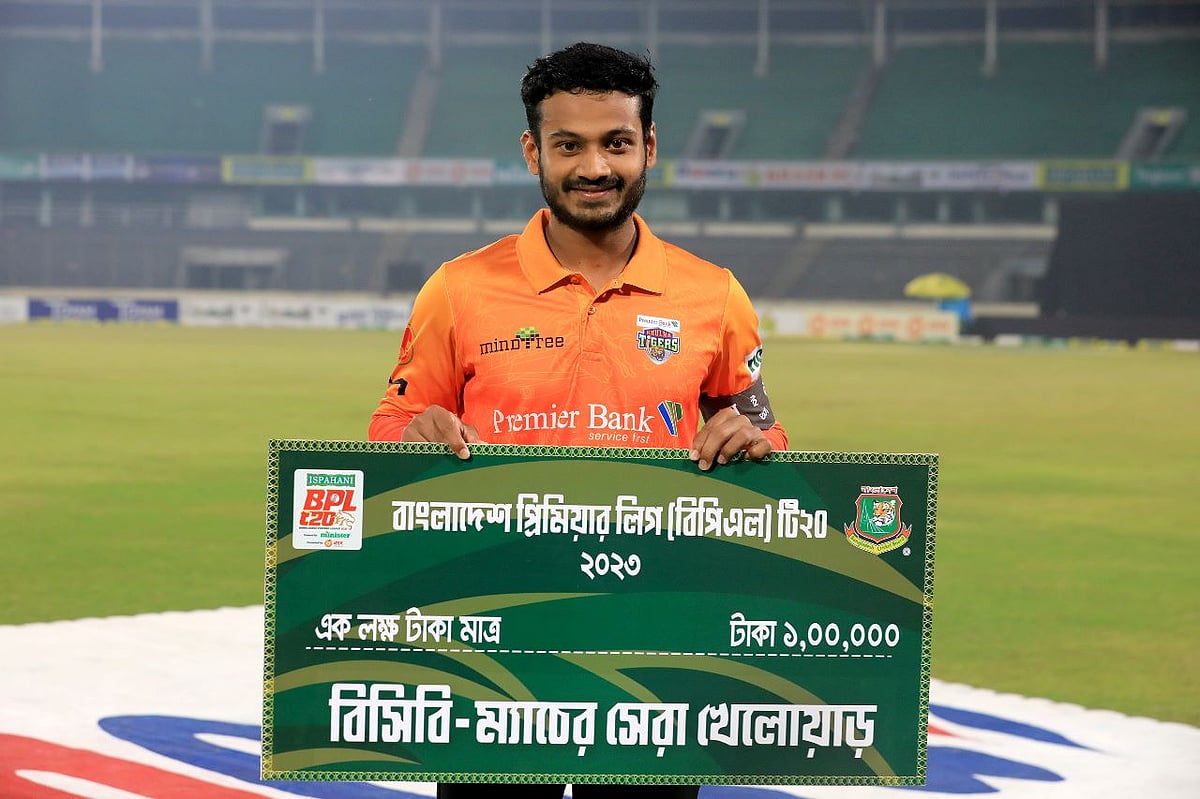 গতকাল ৪৩ বলে ৬৪ রানের অপরাজিত ম্যাচ জেতানো ইনিংস খেলেন মাহমুদুল