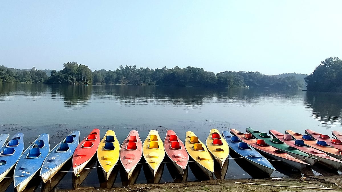 মহামায়া লেকে আছে কায়াকিংয়ের সুবিধা