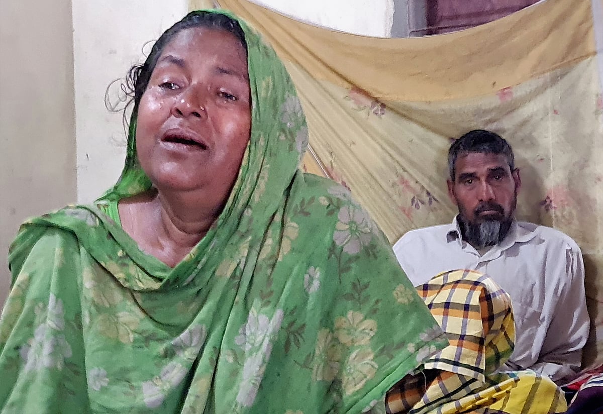 বঙ্গোপসাগরে নিখোঁজ জেলে খায়রুলের ইসলামের মা হাসিনা বেগম আশায় বুক বেঁধে আছেন, কবে তাঁর ছেলে ফিরবে