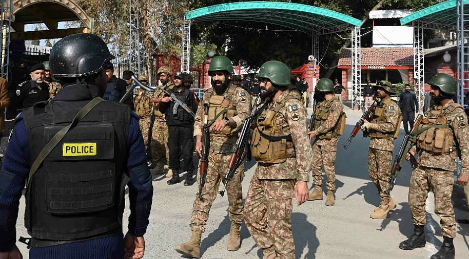 পাকিস্তানে জঙ্গিদের ক্রমবর্ধমান হামলা মোকাবিলায় হিমশিম খাচ্ছে নিরাপত্তা বাহিনী