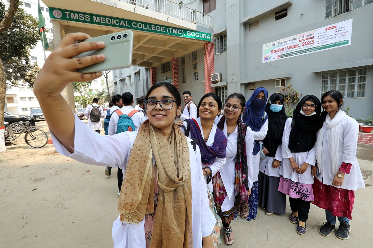 চিকিৎসাশিক্ষায় ৬৩ শতাংশই ছাত্রী, ডেন্টাল ও নার্সিংয়েও এগিয়ে