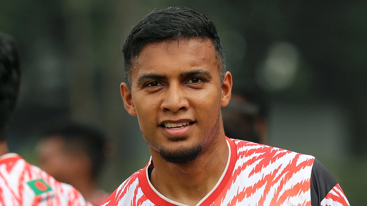 বাংলাদেশ ফুটবল দলের অধিনায়ক জামাল ভূঁইয়া